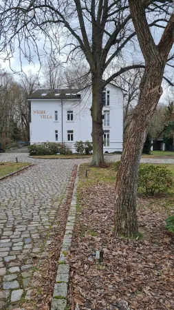 Penthouse in Waterfront Villa Including Wifi Parking Balcony Netflix