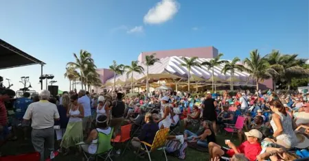 Very tropical, private and peaceful, short walk to everything happening downtown