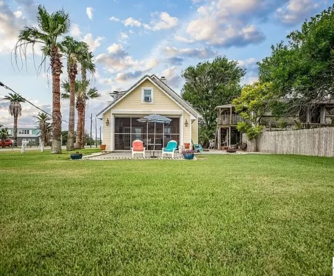 We Dig It at Magnolia Beach Texas - 4-Star