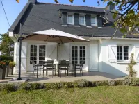 CHARMING, BRIGHT 8-PERSON HOUSE CLOSE TO THE BEACH AND SUSCINIO CASTLE Hôtels à proximité de : Plage De LANDREZAC