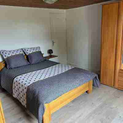 3 Bedroom Private Vacation Home in Morlaix Rooms
