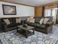 Hunters Lodge in Custer18+ guests - 8 bedrooms - 18 beds - 6 baths