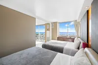 Fantastic Ocean View Unit- close distance to the beach, lagoon, mall, and more