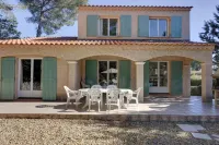 villa of charm, a haven of peace under the umbrella pines, 15 minutes of the sea