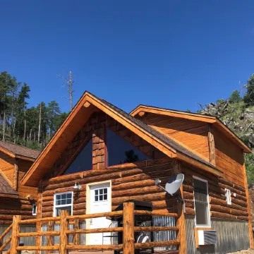 8 miles to Mount Rushmore - Sleeps 2 to 6