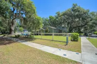 Fishcamp on 14th - Renovated & Walkable in Port Royal w/ Pool