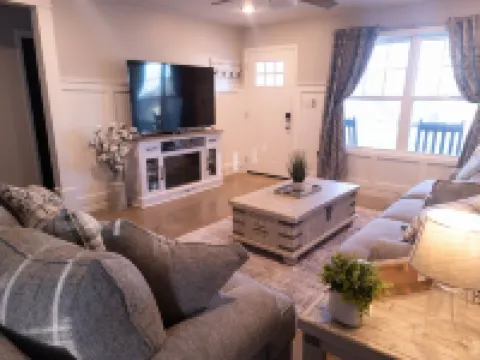 Pruett Place, In the middle of downtown w/parking. 帕拉古爾德酒店