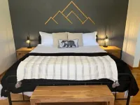 Minutes from Sdc! Fireplace! Scenic Wooded Views! Lake!