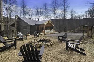 Hiker's Paradise! Secluded, 5 acre property.  Hot tub, fire pit, game room! 차타후치-오코니 국유림 주변 호텔