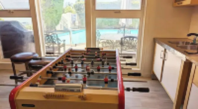 Near Disneyland and Knott's Berry Farm Pool house with Arcade, and putting green