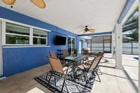Beautifully Remodeled Apollo Beach Pool Paradise! Sleeps 7! Hotels in Apollo Beach
