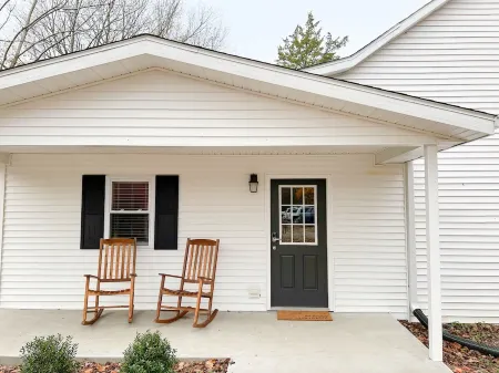 Historic home by Dogwood Lake/Glendale