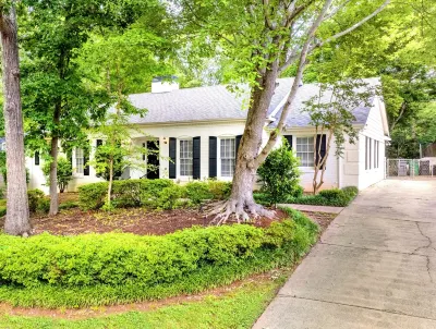 Modern/Rustic style Ranch in South CLT w King en Suite, Fenced In, Large Deck! Hotels near Boggins Heights