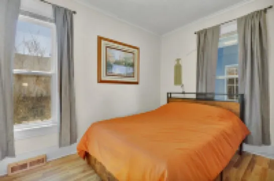 Boho - Retro Style in Lansing - 10 minutes to MSU's Campus