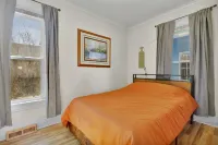 Boho - Retro Style in Lansing - 10 minutes to MSU's Campus