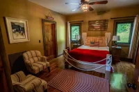 The Boathouse at Four Fillies Lodge Hotels in Monroe County