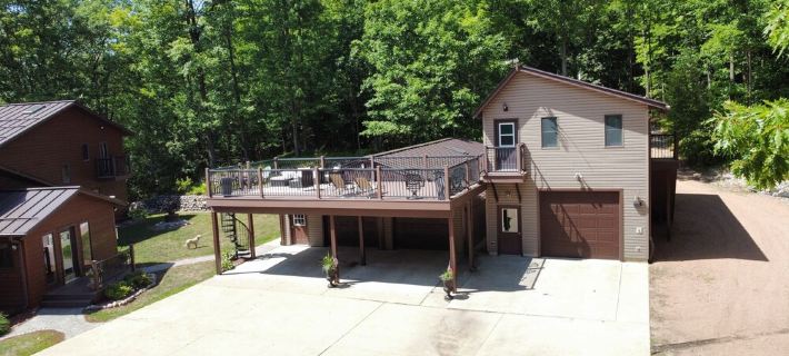 Secluded and spacious lake home in Wisconsin Northwoods Hotels in Langlade County