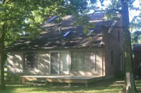 Historic 1840s Lamoreaux House / Modern Addition