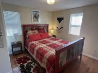 Cheerful historic Townsend Park bungalow in the heart of downtown!