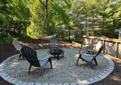 Charming cottage 2blks to town, walking distance to beach & restaurants, hot tub