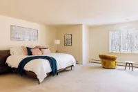 Escape to the Woods: 4-bedroom country house with hot tub spa, sauna, fireplace Hotels in Fallsburg