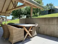 Luxurious and modern top floor apartment with terrace فنادق في Rot an der Rot