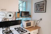 New to VRBO! 2/1 Mid Island Apartment, Sleeps 5