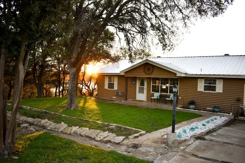 LAKE FRONT SUNSET CABIN - Water Access!