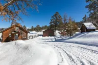 Lux Hot Tub Cabin. Huge Views! 35 Acres! Stargazing/Hiking Retreat! No Pet Fees! - 3-stjärniga