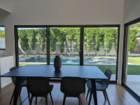 Large Modern 4 Bed in Arcadia w/ Pool & HT - 10min from old town Scottsdale