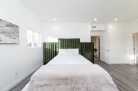 *LUXE Utopia w/Parking | Near LAX & Sofi/Forum*