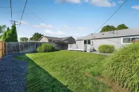 Modern, Sleek, Comfortable & Pet Friendly! Hotels near Howard Amon Park