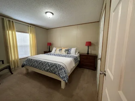 PIER HAPPINESS on Lake Concordia Lakefront Rental!!