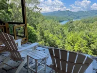 Lake cabin w/Mountain view, game room, & lake access, Sleeps 8, 3 King Bedrooms