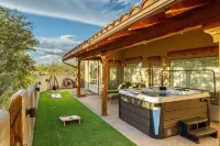 Hot Tub! 2 acre oasis near Sedona and Page Springs Wineries. Mountain View!