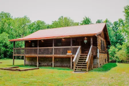 'Sweet Life'  *Log Cabin on Cosby Creek with Wifi No contact check in