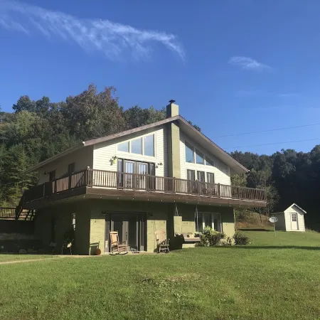 70 acre farmhouse ponds fishing kayaking near red river gorge