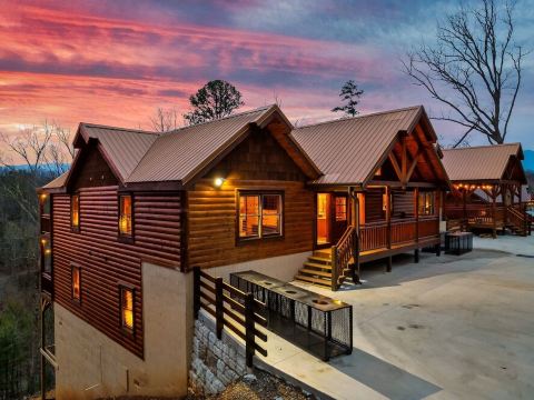 Splash Mountain Lodge! -Private Pool & Mini Golf