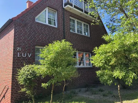 Spacious, bright apartment with 2 bedrooms and south-facing balcony Отели в г. Юист