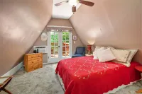 Cameo Tree Top Chalet - HOT TUB and Pet Friendly