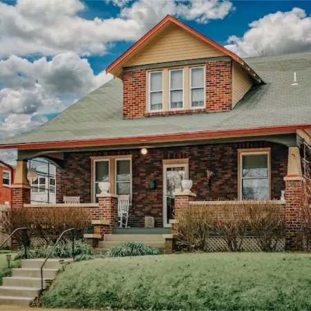 Vitality Retreat - 1 block from DT/riverfront/shops/bars
