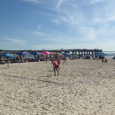 C2 Perfect location in historic city center, near beaches, patio, free parking!