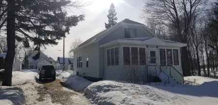 1932 Charming Cottage at the Lake