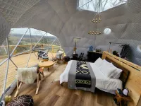 RIVER VIEW Cliff Dome Glamping @ White River, minutes to fishing, hikes!