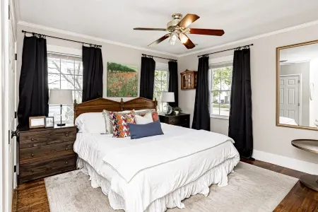 Classic-contemporary Bungaleaux in a prime location, your home away from home. Отели рядом с достопримечательностью «Магнолиа Маунд Плантейшен»