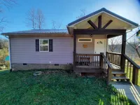 Small house with lake view 5 minutes to I-75 and Renfro Valley.