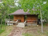 Quaint cabin overlooking the creek below and wetlands in the valley basin. Hotels in Wells