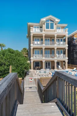 Luxury Beachfront Destin.  Sleeps 29 - 8Br with Pool, Hot Tub & Game Room