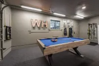 Mt. Hood Ski Home - Sauna, Fireplace, Sleeps 10 + Heated Pool & Hot Tub Access