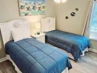 King Suite - Golf - Free Beach Pass - Pond View - Coffee bar - Child friendly Hotels in Murrells Inlet